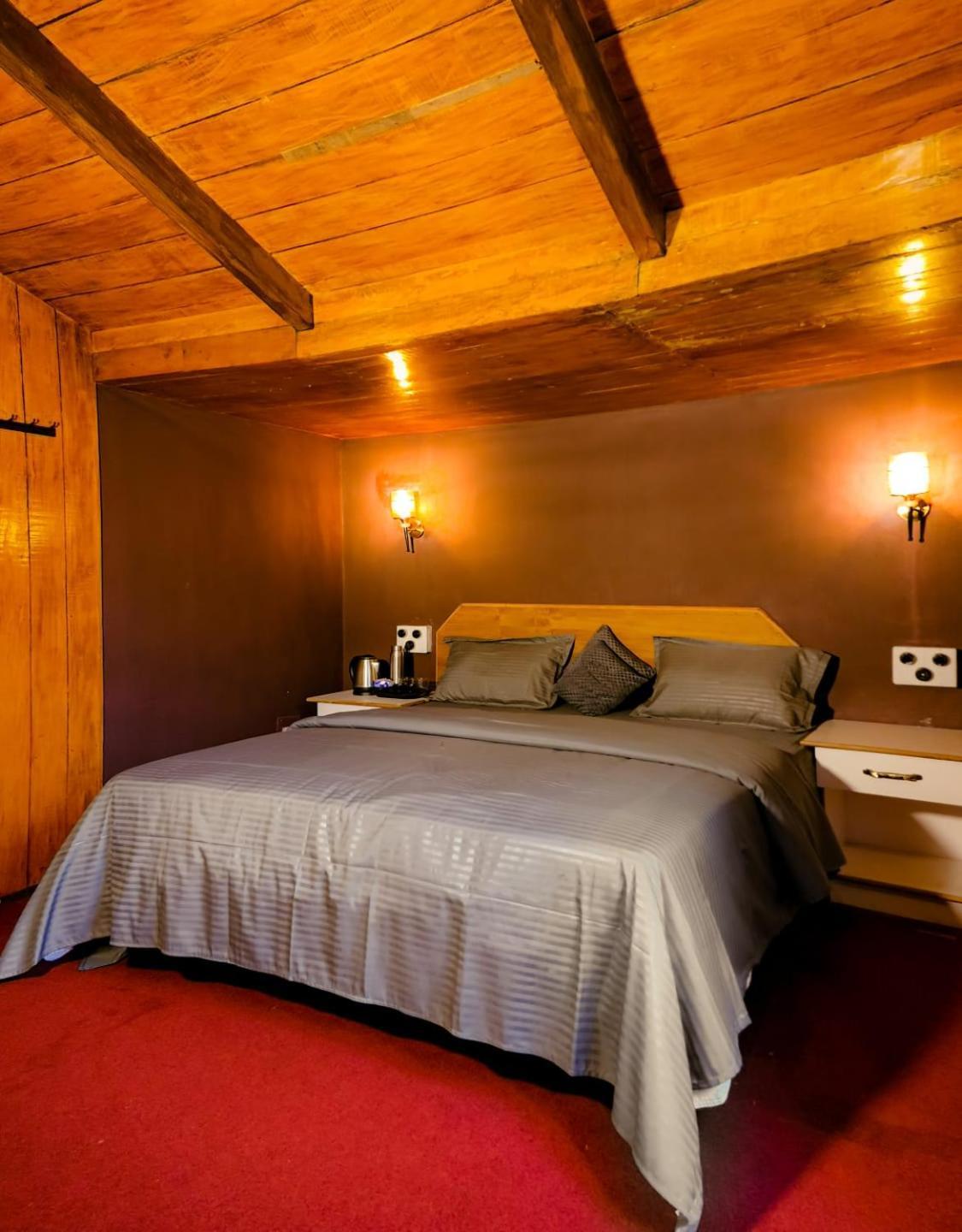 Hotel Woodhouse Utakamand Zewnętrze zdjęcie